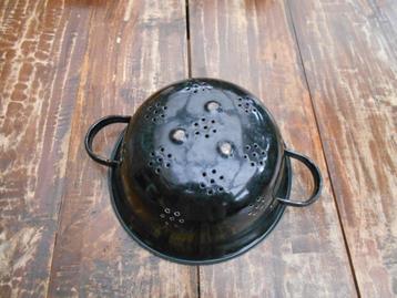 Zwart emaille vergiet beschikbaar voor biedingen