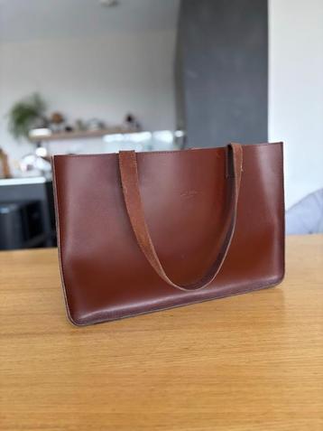 Bruine leren tas (Gusti Leer Agatha) beschikbaar voor biedingen