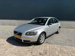 Volvo S40 2.4 I 170PK automaat LPG/PDC/AIRCO/TREKHAAK/LMVELG, Auto's, Volvo, 65 €/maand, 700 kg, Leder en Stof, 170 pk