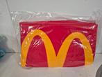 MC Donald's handdoek badlaken rood met logo nieuw in plastic, Huis en Inrichting, Badkamer | Badtextiel en Accessoires, Ophalen of Verzenden