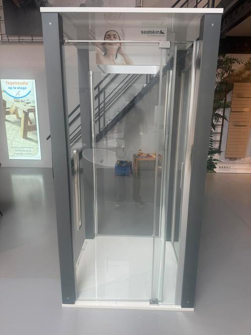 Luxe douchedeur ruim stelbereik 85-95cm NIEUWPRIJS: €899,-, Doe-het-zelf en Verbouw, Sanitair, Zo goed als nieuw, Douche, Ophalen