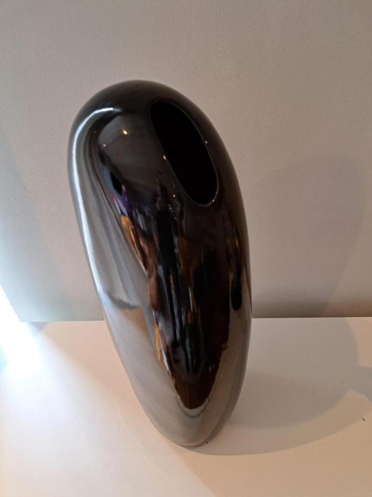 Sculpturale zwarte vaas  (Het Arsenaal Jan des Bouvrie), Huis en Inrichting, Woonaccessoires | Vazen, Zo goed als nieuw, Zwart