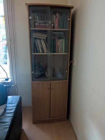 Vitrinekast met Glazen Houten Deuren H 185 x B 60 x D 40 beschikbaar voor biedingen