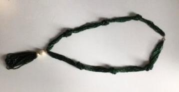 Groene kralenketting, vintage, 12 strengen kleine kraaltjes  beschikbaar voor biedingen