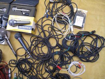 Diverse aansluitkabels voor instrumenten en microfoons. beschikbaar voor biedingen