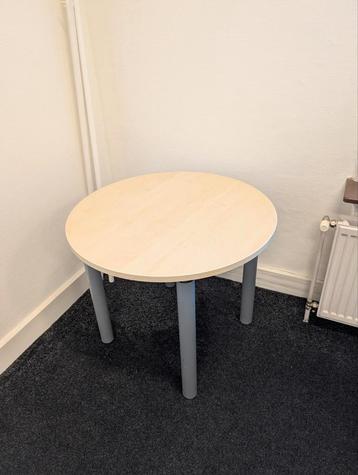 Kleine Bijzettafel / Vergadertafel beschikbaar voor biedingen