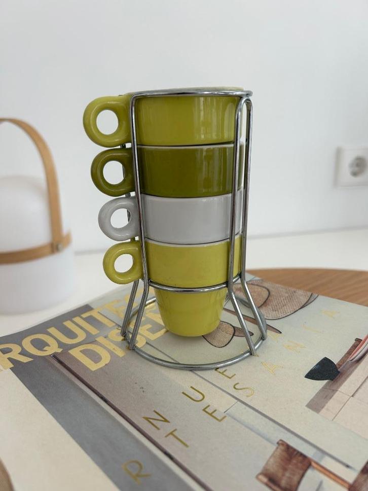 Schattig rekje met Vintage expressokopjes, Huis en Inrichting, Keuken | Servies, Gebruikt, Kop(pen) en/of Schotel(s), Overige stijlen