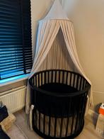 Ronde zwarte box-Inclusief piekstok en klamboe, Ophalen, Zo goed als nieuw, Rond, Wieltjes