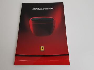 FERRARI - 550 Maranello brochure + witte hoes - 1997 beschikbaar voor biedingen