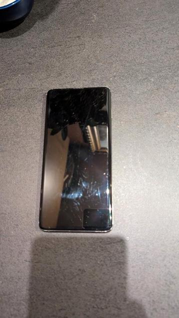 Samsung Galaxy S10 – werkt goed, krassen op scherm en achter beschikbaar voor biedingen