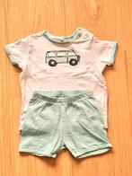 Shortama maat 74/80 wit/groen met bus, Kinderen en Baby's, Babykleding | Maat 74, Nacht- of Onderkleding, Ophalen of Verzenden