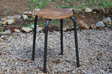 Brocante - Rijtje Retro krukken! beschikbaar voor biedingen