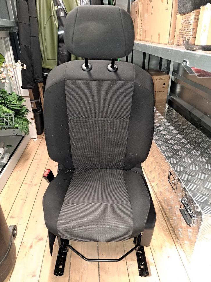 bestuurdersstoel van een Opel Combo. bouwjaar 2024., Auto-onderdelen, Interieur en Bekleding, Opel, Nieuw, Ophalen