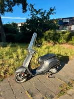 Vespa Sprint mat-grijs, Fietsen en Brommers, Scooters | Vespa, Ophalen, Vespa S, Zo goed als nieuw, Benzine