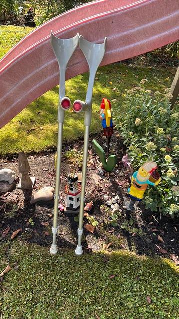 Loopkrukken ellenboogkrukken voor maar 25 euro ophalen beschikbaar voor biedingen