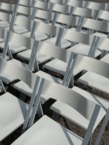 Partij klapstoelen beschikbaar voor biedingen