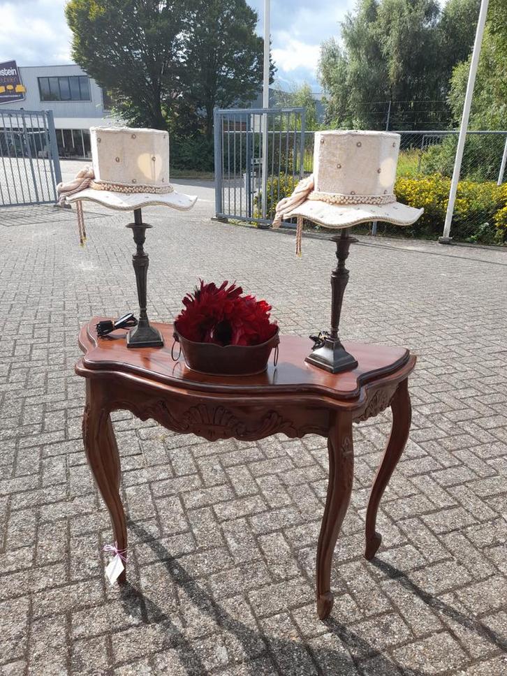 Mooie noten barok side tafel, Antiek en Kunst, Antiek | Meubels | Tafels, Ophalen of Verzenden