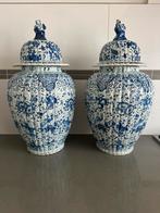 Stel Antieke blauw witte vazen met deksel, Antiek en Kunst, Ophalen of Verzenden