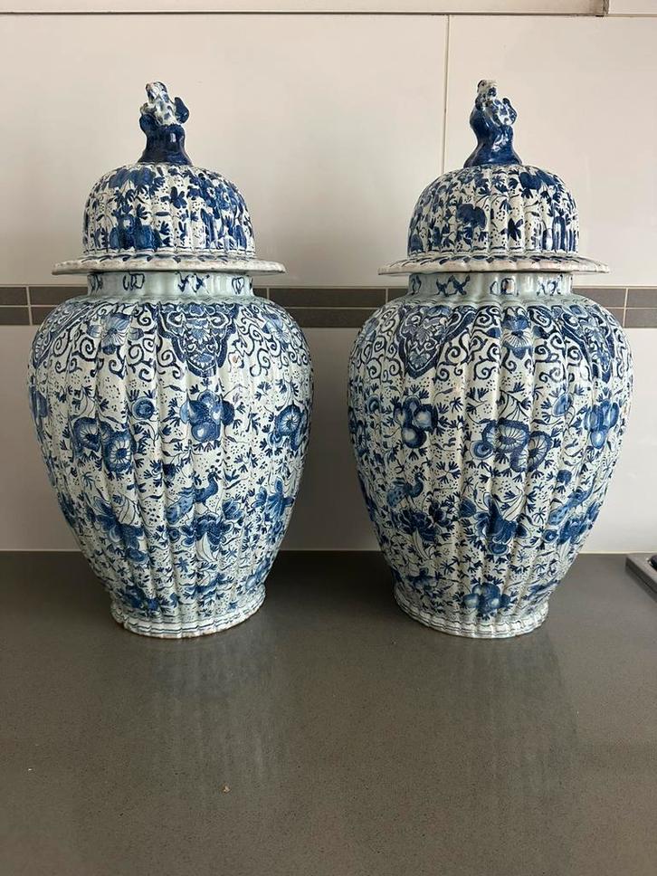Stel Antieke blauw witte vazen met deksel, Antiek en Kunst, Antiek | Vazen, Ophalen of Verzenden