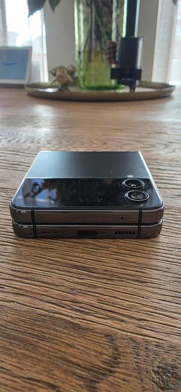 Samsung Galaxy Z Flip4 beschikbaar voor biedingen