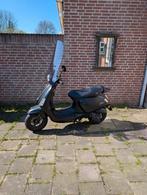 GTS 25 kilometer scooter met hoes en schijfremslot, Gebruikt, Benzine, Ophalen, Overige merken