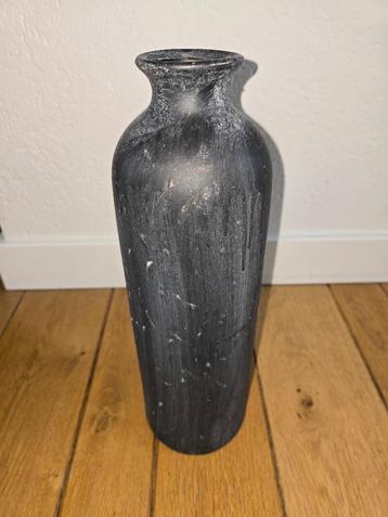 Vaas 38 cm hoog beschikbaar voor biedingen
