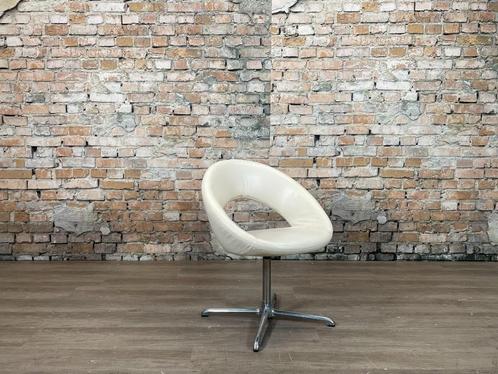 Artifort Nina bij TheReSales, Huis en Inrichting, Stoelen, Zo goed als nieuw, Vijf, Zes of meer stoelen, Leer, Metaal, Overige kleuren
