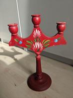 Vintage Zweedse rode houten kandelaar handbeschilderd, Huis en Inrichting, Woonaccessoires | Kandelaars en Kaarsen, Gebruikt, 25 tot 50 cm