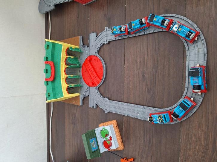 Thomas de trein treintjes, garages, remise, baan en extra's, Kinderen en Baby's, Speelgoed | Thomas de Trein, Gebruikt, Ophalen