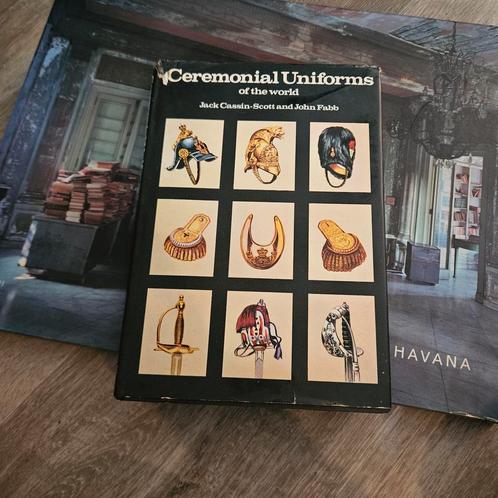 Ceremonial Uniforms of the World - Militaria Boek, Boeken, Oorlog en Militair, Gelezen, Overige onderwerpen, Niet van toepassing