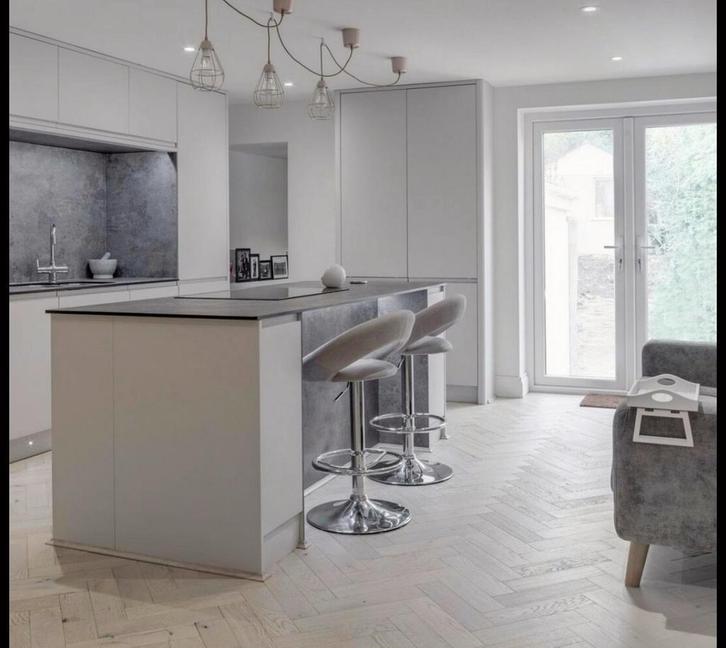AANBIEDING OP=OP!! EIKEN VISGRAAT PARKET KANT EN KLAAR, Huis en Inrichting, Stoffering | Vloerbedekking, Nieuw, Parket, Wit, 75 m² of meer
