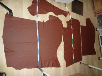 Kastanjebruin grote resten soepel echt leer rundleer beschikbaar voor biedingen