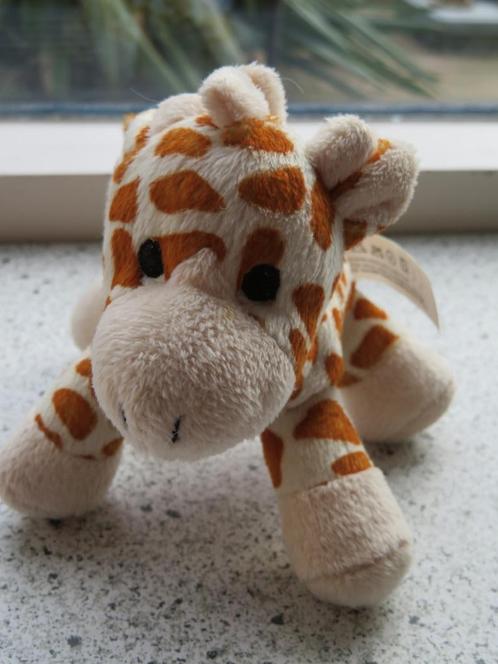 Girafje van Hema zacht velours meet ca 14 cm zwart gebor-, Kinderen en Baby's, Speelgoed | Knuffels en Pluche, Zo goed als nieuw