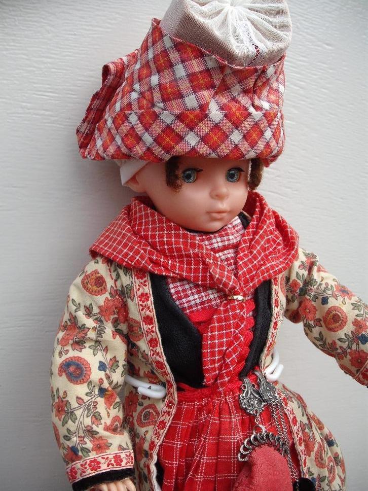 *** Klederdracht Hindeloopen - Klederdrachtpop ***, Antiek en Kunst, Curiosa en Brocante, Verzenden