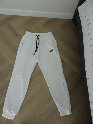 Nike trainingsbroek/joggingbroek, maat S zo goed als nieuw beschikbaar voor biedingen