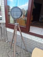 Vintage Theaterlamp op Houten Driepoot, Ophalen, Gebruikt, 150 tot 200 cm, Metaal
