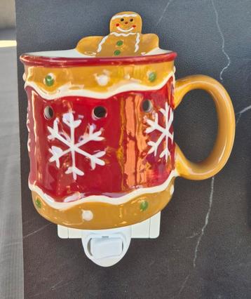 Gave scentsy wandlampje en waxwarmer in 1! Kerst thema beschikbaar voor biedingen
