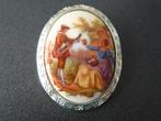 Vintage Broche Fragonard, porselein in zilverkleur gevat, Overige materialen, 4 tot 7 cm, Ophalen of Verzenden, Zo goed als nieuw