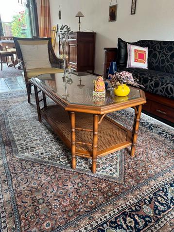 Vintage Salontafel met Glazen Plaat beschikbaar voor biedingen