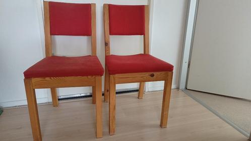 twee leuke rode houten stoelen, Huis en Inrichting, Stoelen, Gebruikt, Twee, Hout, Rood, Ophalen
