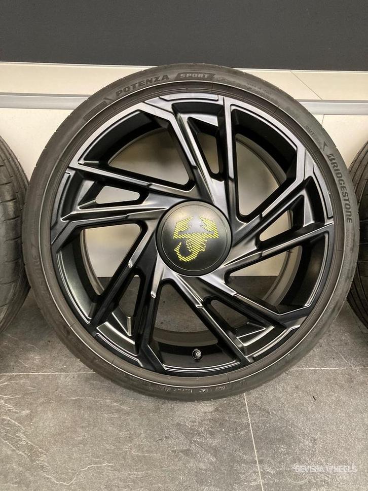 18 inch originele Fiat 500e Abarth velgen + banden 4x98, Auto-onderdelen, Banden en Velgen, Banden en Velgen, Zomerbanden, 18 inch
