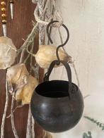 Twee Antieke Metalen Hangers, Antiek en Kunst, Antiek | Koper en Brons, Ophalen of Verzenden, Brons