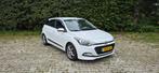 Hyundai i20 1.2 I 5-DRS 2015 Wit, Auto's, Euro 6, 4 cilinders, Wit, Origineel Nederlands