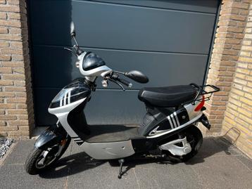 Elektrische scooter, lage km stand, licht in gewicht beschikbaar voor biedingen