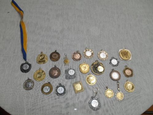 25 medailles atletiek, Sport en Fitness, Loopsport en Atletiek, Zo goed als nieuw, Overige typen, Overige merken, Ophalen of Verzenden