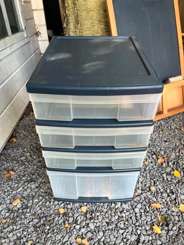 Ladekast met 4 laden beschikbaar voor biedingen