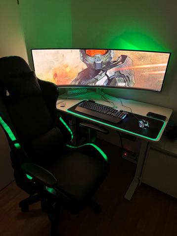 Gaming Bureaustoel met Massage en RGB Verlichting beschikbaar voor biedingen