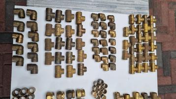 Diverse maten messing  soldeerkoppelingen, 1 euro per stuk beschikbaar voor biedingen