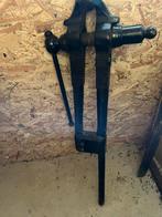 Bankschroef , staart, zwaar, 90 cm hoog, brocante, Doe-het-zelf en Verbouw, Werkbanken, Ophalen of Verzenden, Gebruikt, Bankschroef