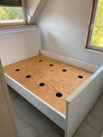 Robuust Witte Houten Bed (twijfelaar), Huis en Inrichting, Ophalen, Wit, 140 cm, Zo goed als nieuw